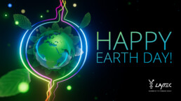 Raupe Designstudio 3D-Illlustration: Darstellung einer Erdkugel, Laserstrahlen und Blätter mit dem Text Happy Earth Day
